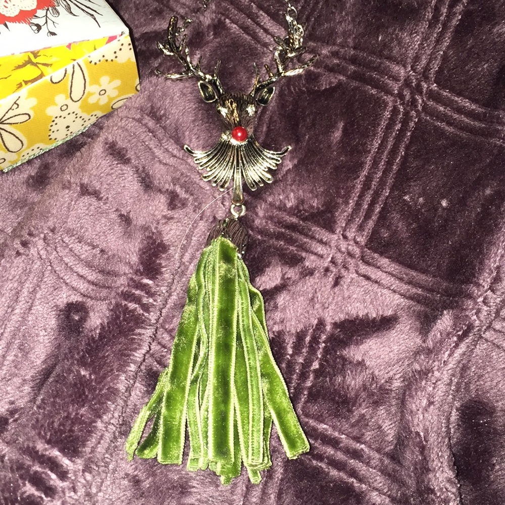 Plunder reindeer necklace